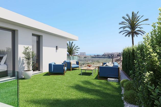 Foto 2 de Casa nova en venda a calle La Sequia de 4 habitacions amb piscina i jardí