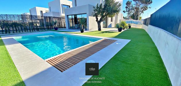 Foto 1 de Casa nueva en venta en calle La Sequia de 3 habitaciones con piscina y jardín