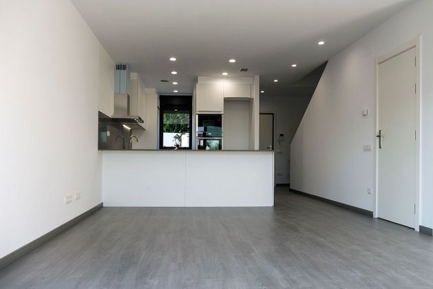 Foto 1 de Pis nou en venda a calle Mestre Ramón Capell de 4 habitacions i 103 m²