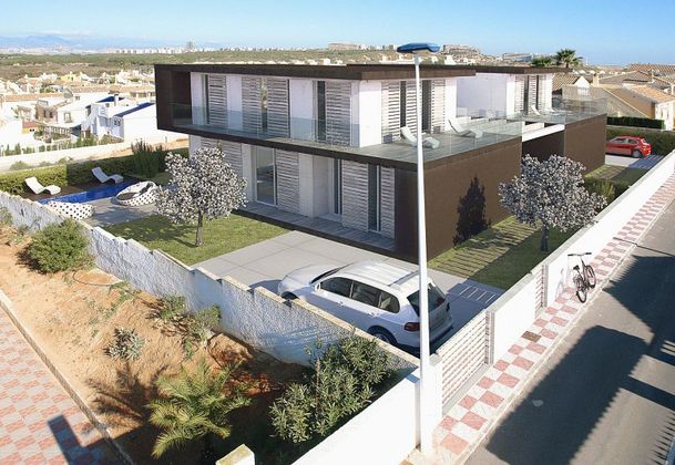 Foto 2 de Casa nova en venda a Gran Alacant de 3 habitacions amb piscina