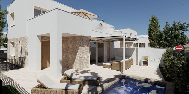 Foto 1 de Casa nueva en venta en calle Bayón de 3 habitaciones con piscina y jardín