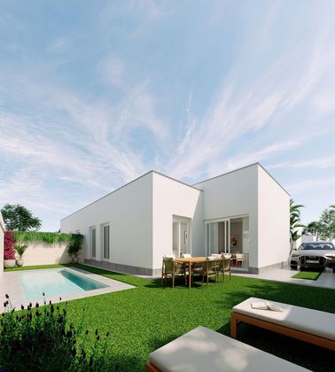 Foto 1 de Casa nova en venda a calle Pertegaz M de 3 habitacions amb piscina i jardí