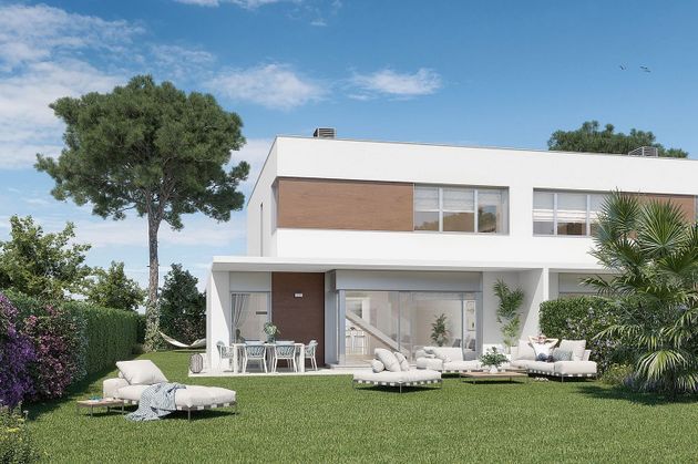 Foto 1 de Casa nova en venda a calle Ainsa de 4 habitacions amb jardí