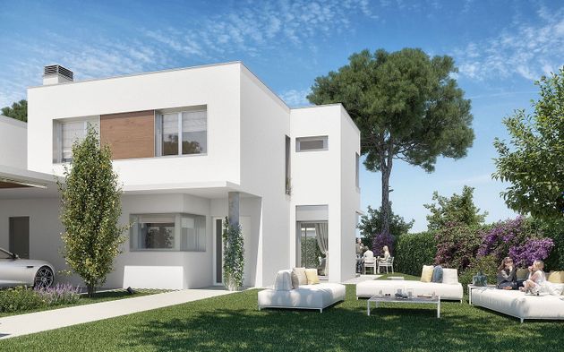 Foto 2 de Casa nova en venda a calle Ainsa de 4 habitacions amb piscina i jardí