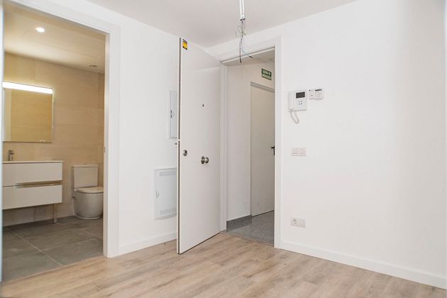 Foto 2 de Venta de piso nuevo en calle Marti i Pujol de 3 habitaciones con piscina y ascensor