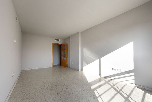 Foto 1 de Alquiler de piso nuevo en calle Isla de la Gomera de 3 habitaciones con ascensor