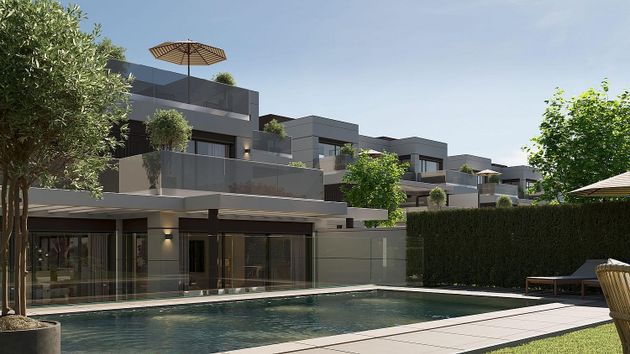 Foto 1 de Casa nova en venda a calle Diamante de 5 habitacions amb piscina i jardí