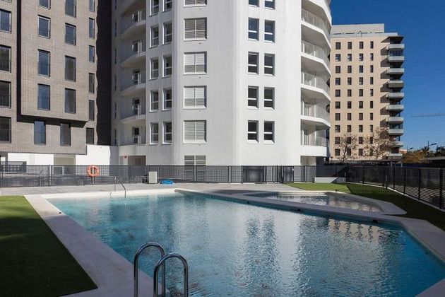 Foto 1 de Alquiler de piso nuevo en La Punta de 3 habitaciones con piscina y jardín
