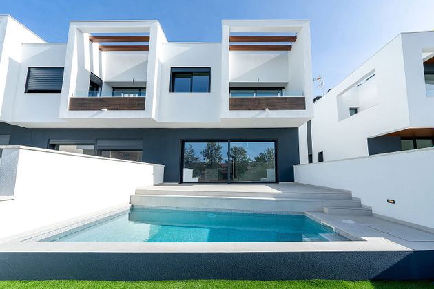 Foto 2 de Casa nova en venda a Ardiaca - La Llosa de 4 habitacions amb piscina i jardí