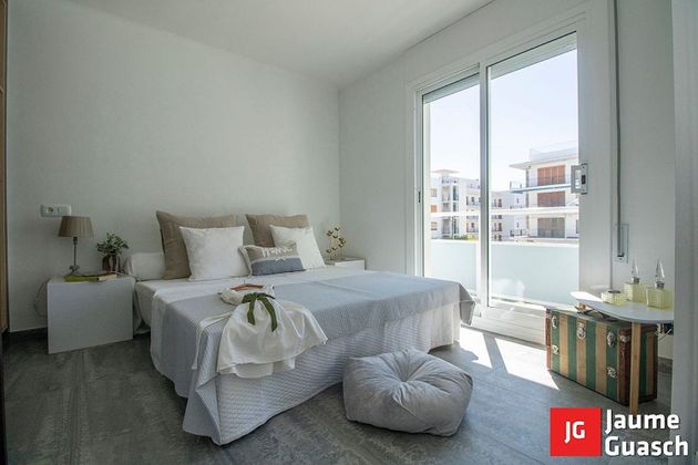 Foto 2 de Venta de piso nuevo en calle De Montserrat de 2 habitaciones con piscina y aire acondicionado