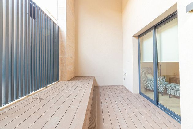 Foto 2 de Piso nuevo en venta en calle Barcelona de 4 habitaciones con piscina y ascensor