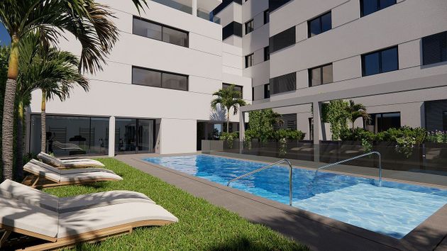 Foto 2 de Piso nuevo en venta en calle Carlos III de 4 habitaciones con piscina y ascensor