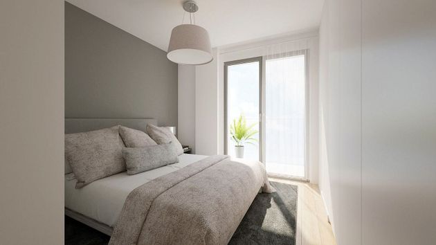 Foto 2 de Venta de piso nuevo en calle Sant Joan de 4 habitaciones con piscina y aire acondicionado