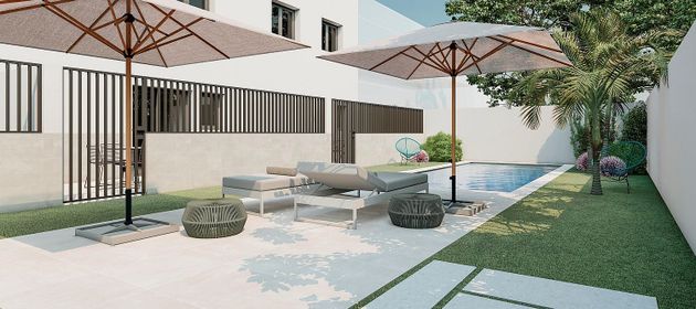 Foto 1 de Venta de casa nueva en calle Infanta Cristina de 4 habitaciones con piscina y jardín