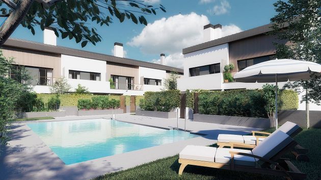 Foto 2 de Casa nova en venda a calle Cerro del Tesoro de 4 habitacions amb piscina i jardí