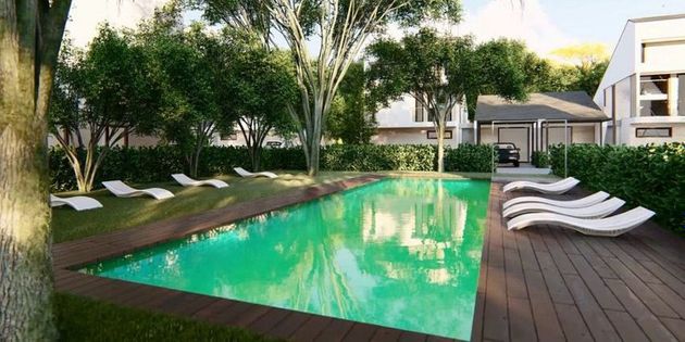 Foto 1 de Venta de casa nueva en calle De Los Llanos de 4 habitaciones con piscina y jardín