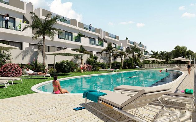 Foto 2 de Pis nou en venda a calle Denia de 2 habitacions amb piscina i jardí