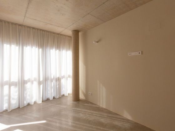 Foto 1 de Piso nuevo en venta en calle Sardenya de 2 habitaciones con aire acondicionado y ascensor