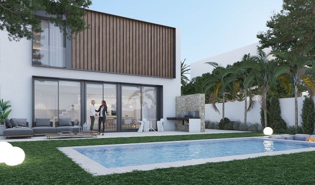 Foto 1 de Casa nova en venda a calle Mar Balear de 4 habitacions amb piscina i jardí
