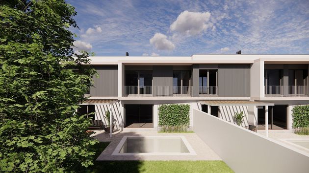Foto 1 de Casa nova en venda a calle Enrique Granados de 4 habitacions amb jardí