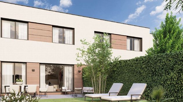 Foto 2 de Casa nova en venda a calle Catamaran de 4 habitacions amb jardí