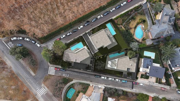 Foto 2 de Casa nova en venda a Valldoreix de 5 habitacions amb piscina i jardí