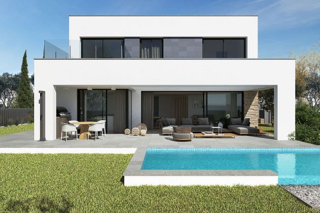 Foto 1 de Casa nueva en venta en Valldoreix de 5 habitaciones con piscina y jardín
