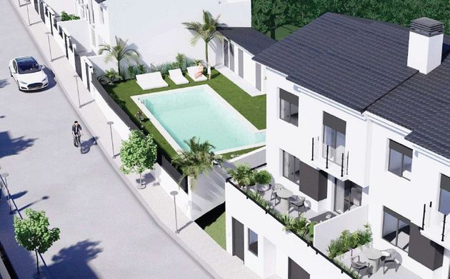 Foto 2 de Casa nova en venda a calle La Faenera Bda El Puente de 4 habitacions amb piscina i jardí