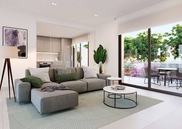 Foto 1 de Casa nova en venda a calle Geminis de 4 habitacions amb jardí i aire acondicionat
