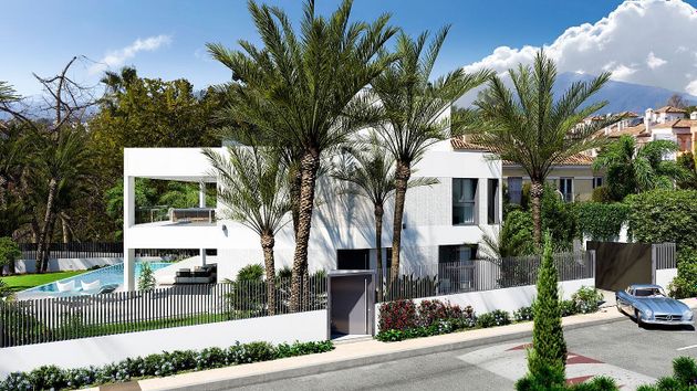 Foto 2 de Casa nueva en venta en urbanización Guadalmina Baja de 4 habitaciones con piscina y jardín