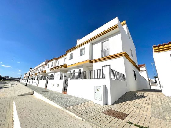 Foto 1 de Casa nova en venda a calle Rocio Vega de 3 habitacions i 177 m²