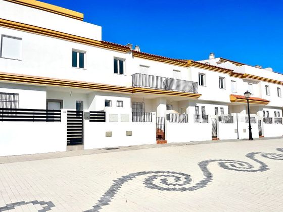 Foto 1 de Casa nova en venda a calle Rocio Vega de 3 habitacions i 185 m²