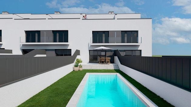 Foto 1 de Casa nova en venda a calle De la Podadora de 4 habitacions amb piscina i jardí