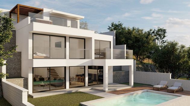 Foto 1 de Casa nova en venda a calle De la Fita de 4 habitacions amb piscina i jardí