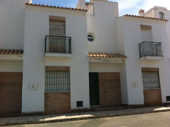 Foto 2 de Casa nova en venda a calle Medicos Sin Fronteras de 4 habitacions i 131 m²