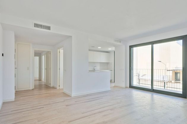 Foto 1 de Venta de piso nuevo en calle Ausiàs March de 3 habitaciones con piscina y ascensor