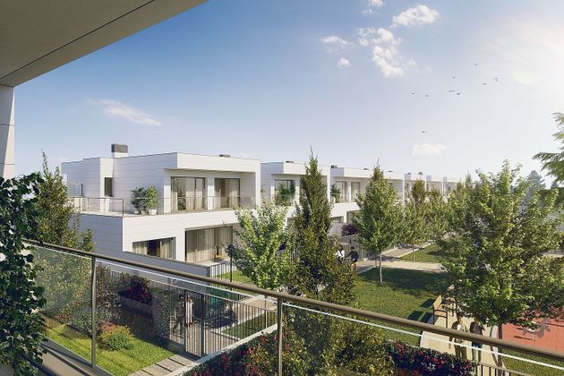 Foto 2 de Casa nova en venda a calle Viejo de Simancas de 4 habitacions amb jardí