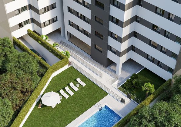 Foto 2 de Pis nou en venda a calle Del Este Km de 2 habitacions amb piscina i jardí