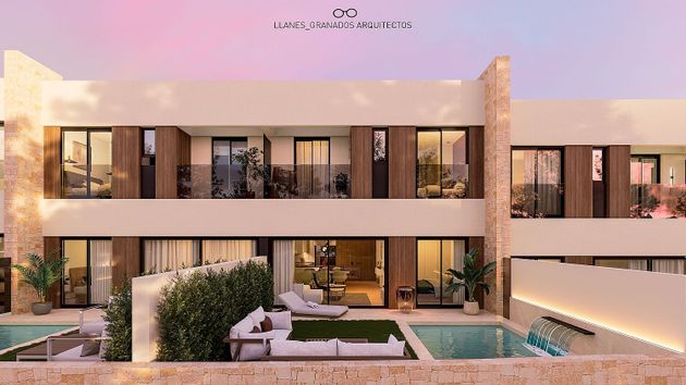 Foto 2 de Casa nova en venda a calle Las Marismas de 4 habitacions amb piscina i jardí