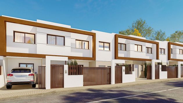 Foto 1 de Casa nova en venda a calle Castillo de Monteagudo de 4 habitacions amb piscina i jardí
