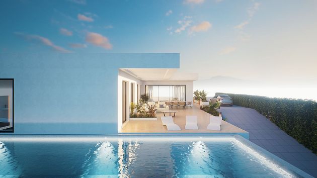 Foto 2 de Casa nueva en venta en calle Cerro del Águila de 3 habitaciones con piscina y jardín