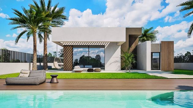 Foto 1 de Casa nova en venda a calle Marbella de 3 habitacions amb piscina i jardí