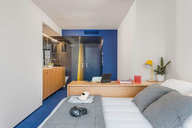 Foto 2 de Piso nuevo en alquiler en calle Alfonso X El Sabio de 1 habitación con muebles y aire acondicionado