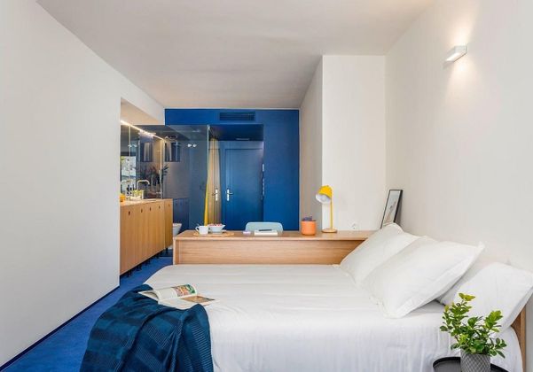 Foto 1 de Piso nuevo en alquiler en calle Alfonso X El Sabio de 1 habitación con muebles y aire acondicionado