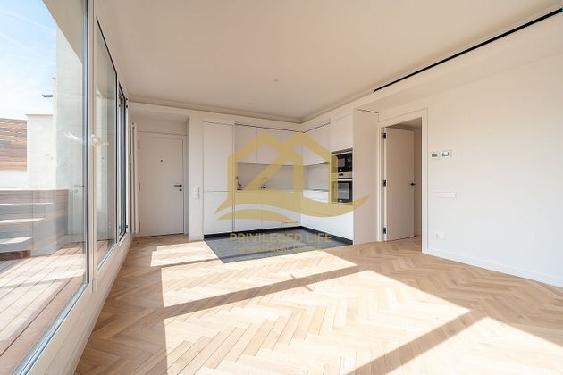 Foto 1 de Venta de piso nuevo en calle Avinyo de 2 habitaciones con aire acondicionado y ascensor