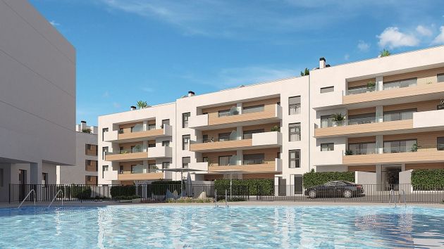 Foto 2 de Piso nuevo en venta en calle Juegos Olímipicos de 2 habitaciones con piscina y jardín