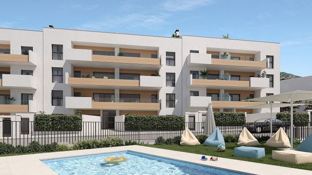 Foto 1 de Pis nou en venda a calle Juegos Olímipicos de 3 habitacions amb piscina i jardí