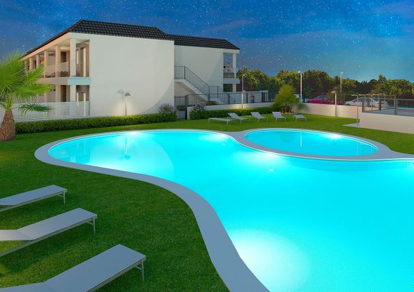 Foto 1 de Pis nou en venda a calle Jardín de 2 habitacions amb piscina i jardí