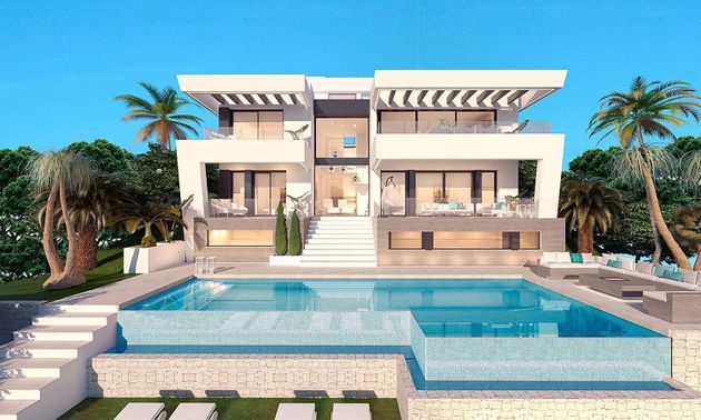 Foto 1 de Casa nova en venda a Mijas Golf de 3 habitacions amb piscina i jardí