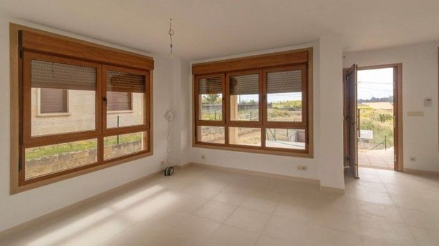 Foto 2 de Casa nueva en venta en Bordóns-Dorrón de 4 habitaciones con jardín